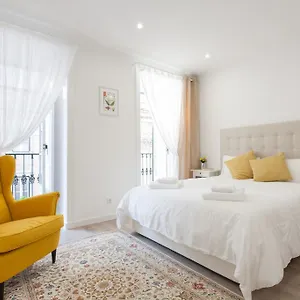 White Tiles In Center Apartamento